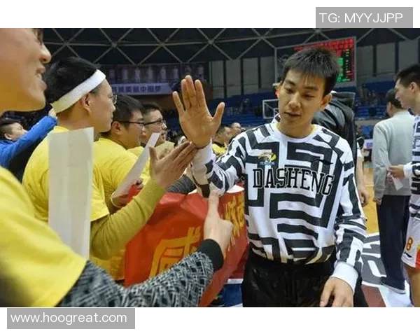 杭州篮球队状态变革引发热议球迷期待新赛季的精彩表现与突破